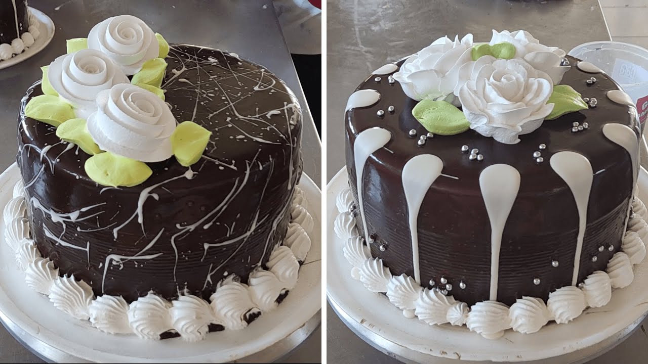 Pasteles increíbles bañados con ganache y decorados con chocolate blanco y flores en crema