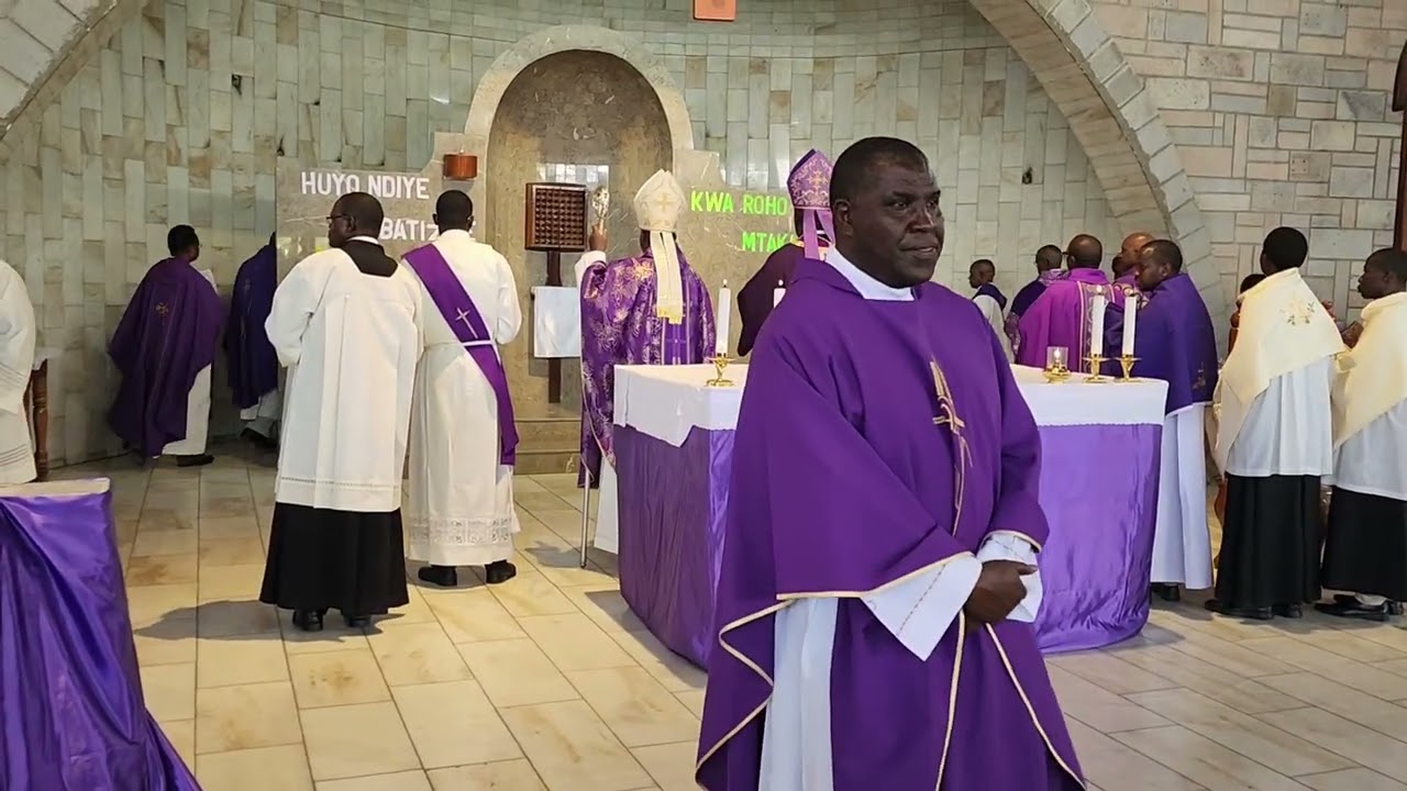 Sala spesheli ya ki LATINI kutoka kwa Mapadri wote kabla ya safari ya mwisho ya marehemu Fr. Gatamu 