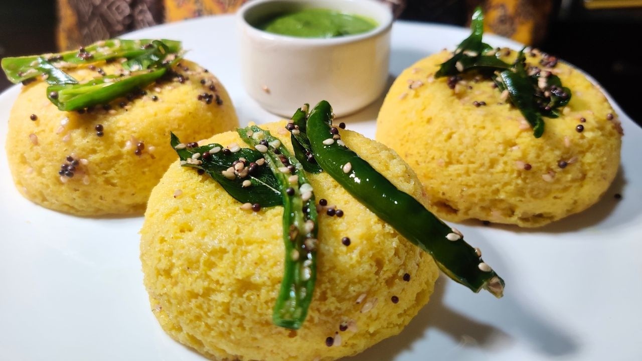 मम्मी ने बनाया मिनटों में सॉफ्ट और जालीदार खमन ढोकला | Katori Khaman | Vijay Haldiya Zayka Ka Tadka