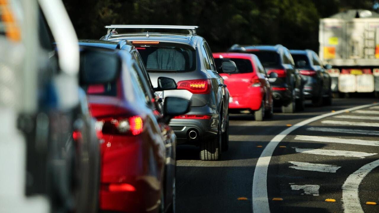 Frozen chicken spill in Queensland causes highway delays