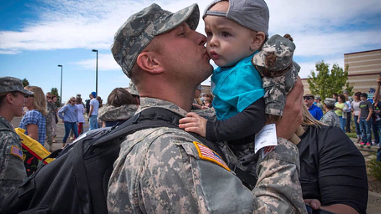 My favourite pictures of soldiers coming home 2015 HD Heartwarming