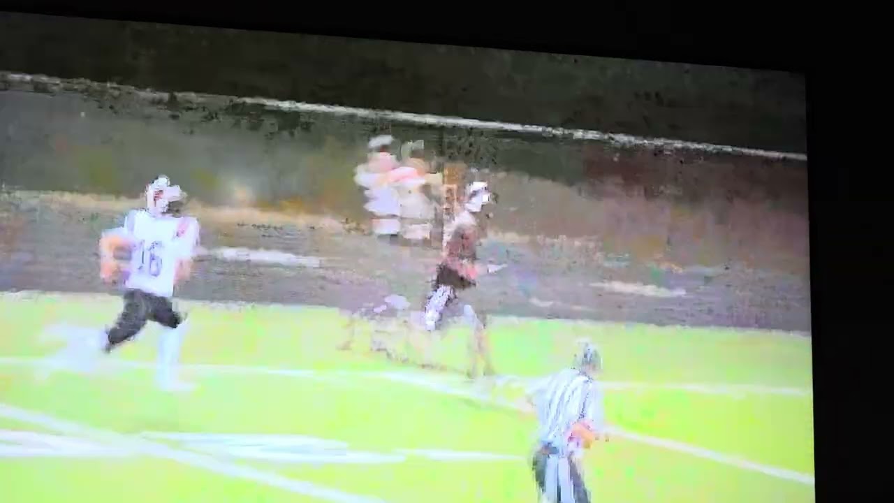Gabriel Carruthers with the screen reception and the speed for the touchdown! 
