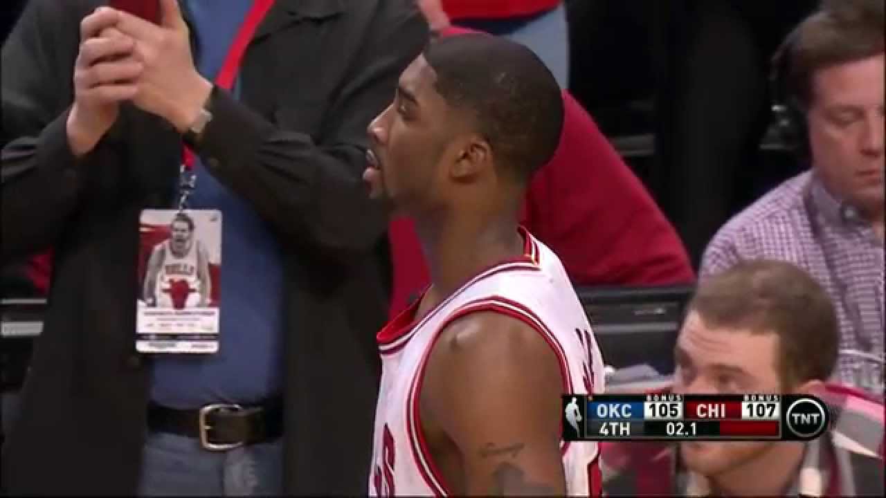 E'Twaun Moore Buries Thunder with Game-Winning Three