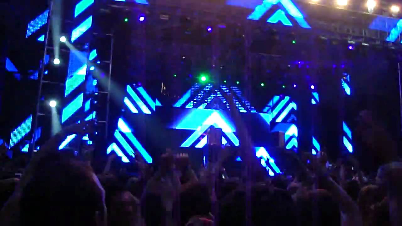 Steve Angello @ Coachella 2011 - Sahara Tent