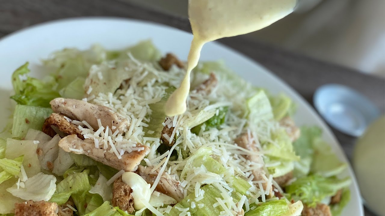 سلطة السيزر الصحية محضرة في البيت اطيب من المحلات - Caesar Salad