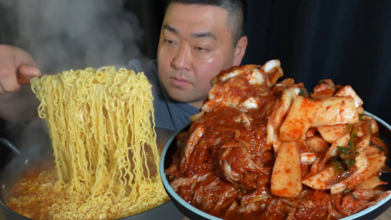 김치를 먹기위해 태어난 사람 입니까?😂🤣