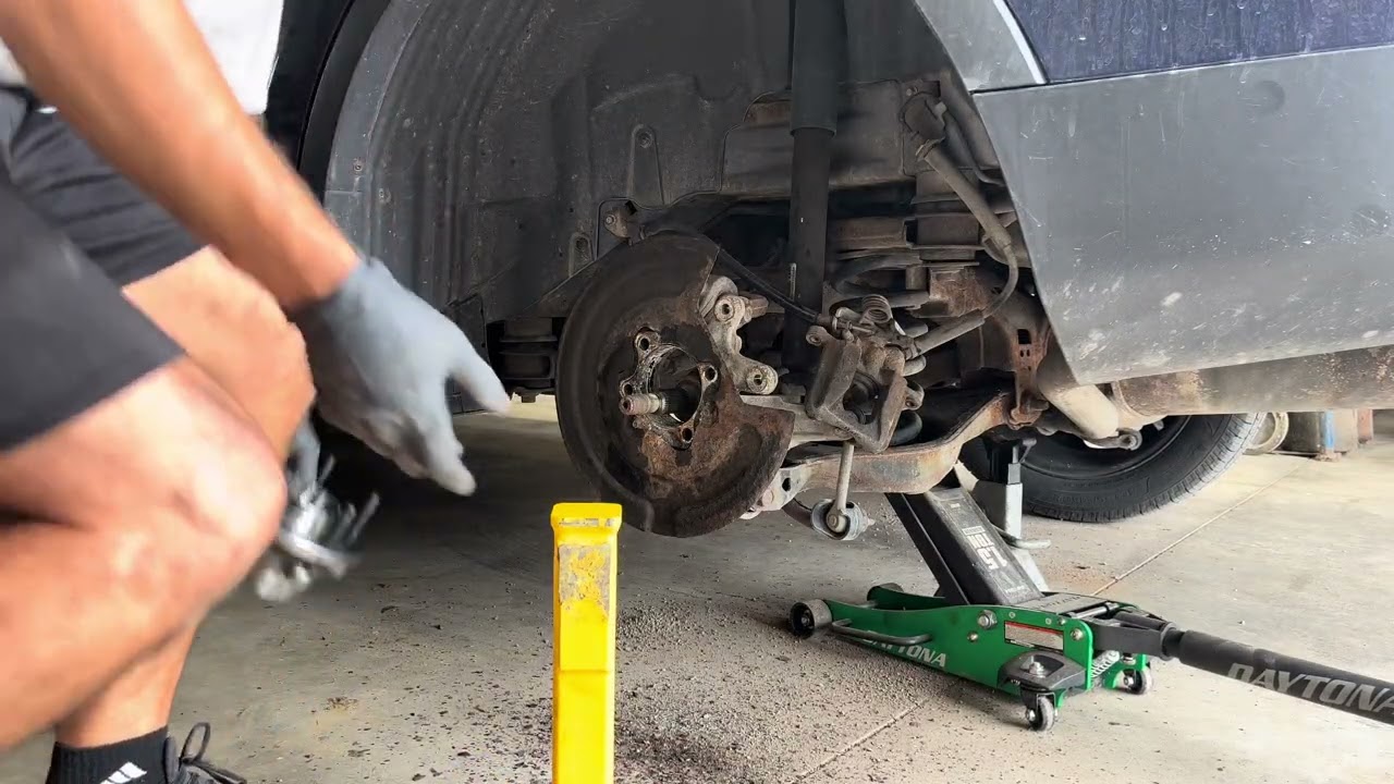 Wheel bearing / Hub assembly removal 2011-2016 Ford explorer using removal tool