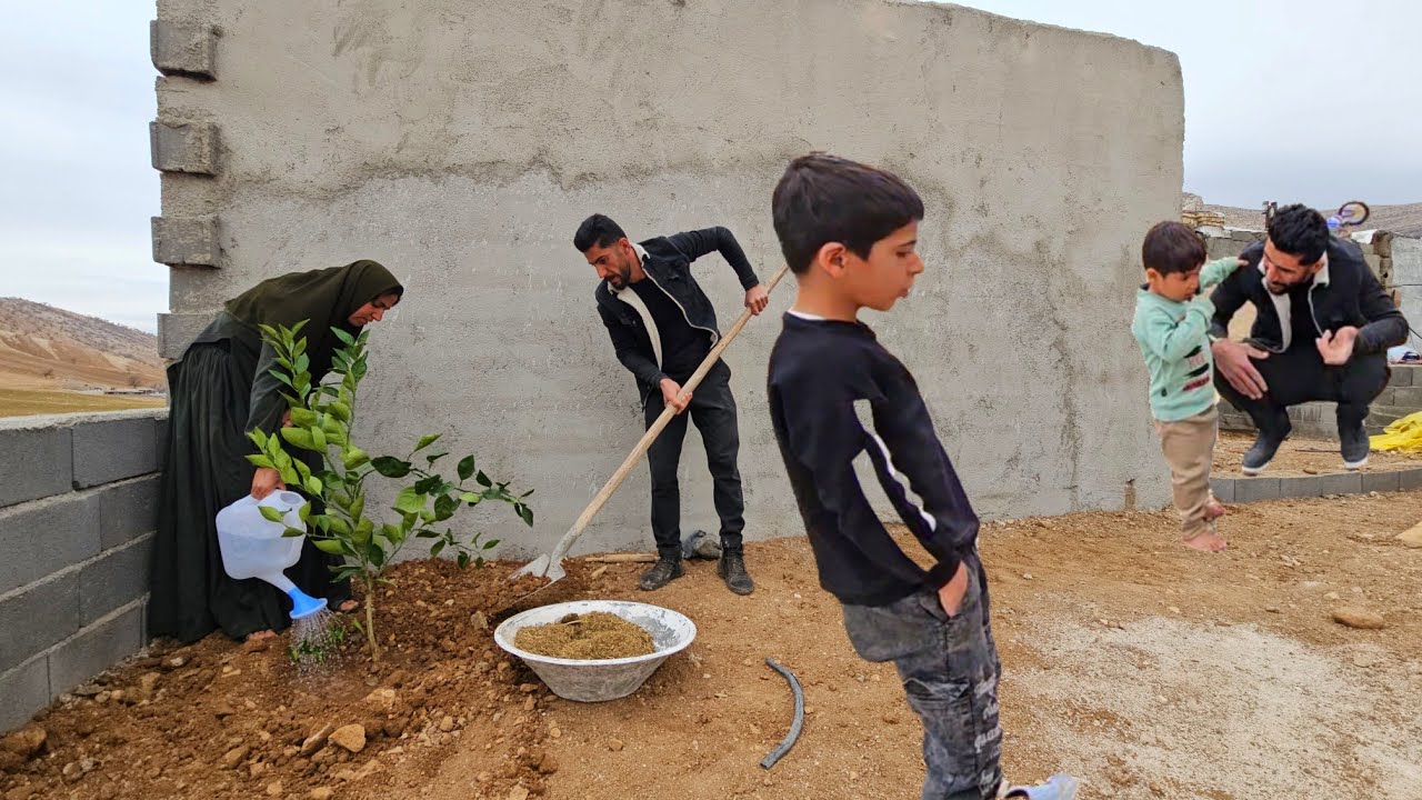 **Resilience in War: Ali's Nomadic Life Amidst Chaos**