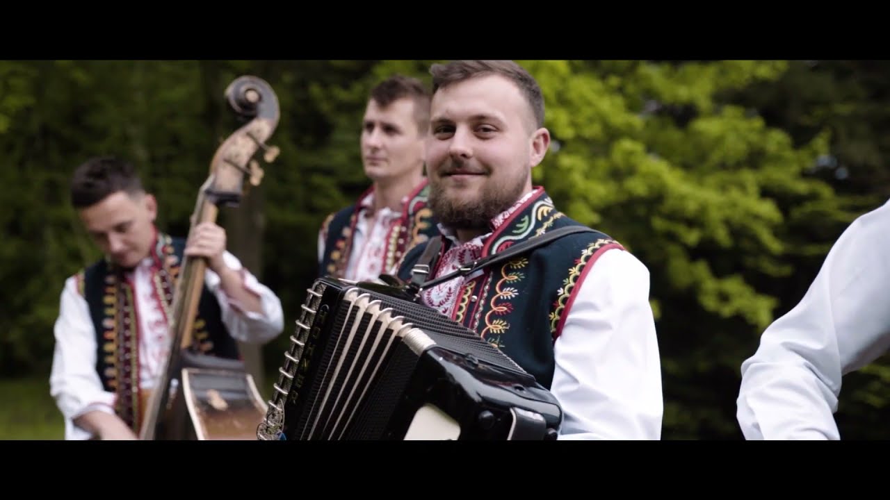 Zespół Kozaky śpiewa Maryi pieśń 