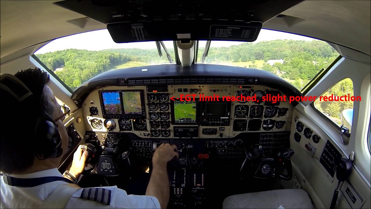 King Air B100 flight - real time cockpit view with ATC!