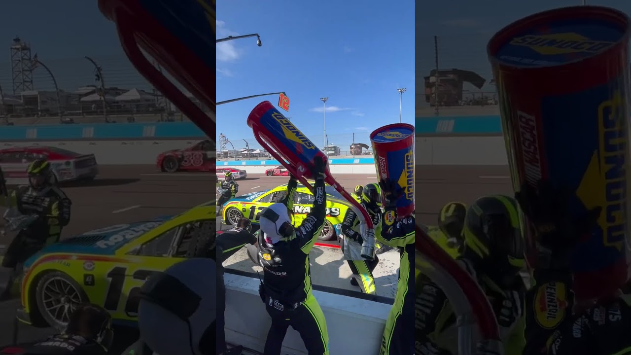 Ryan Blaney pit stop in NASCAR CHAMPIONSHIP