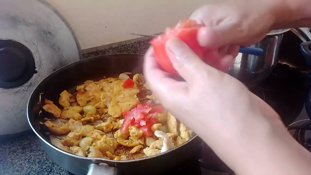 CUIDANDO NO ALMOÇO PEITO DE FRANGO DELICIOSO COM LEITE DE COCO/ARROZ COM PEQUI QUIABO+FEIJÃO MAXIXE 