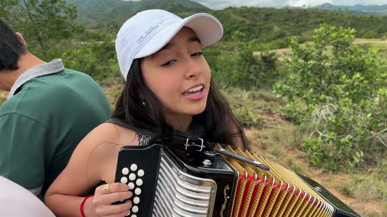 En estos hermosos paisajes colombianos disfrutando de un muy buen vallenato en familia