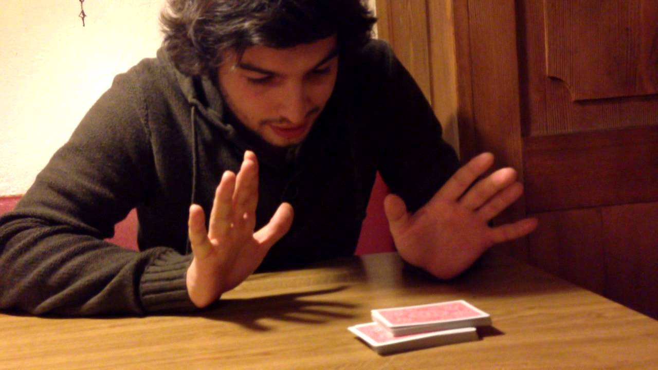 Federico Soldati performing Rasmus Poltergeist and the Rasmus Haunted Deck