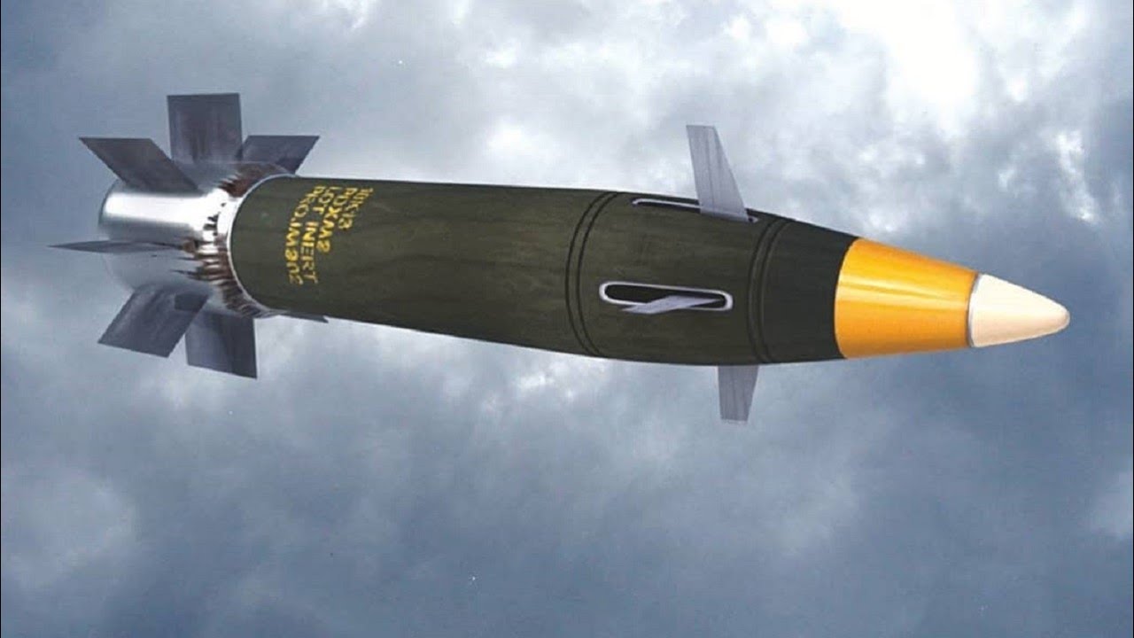 Дальнобойный артиллерийский снаряд M982 Excaliburis с GPS-наведением, производимый компаниями Ray...
