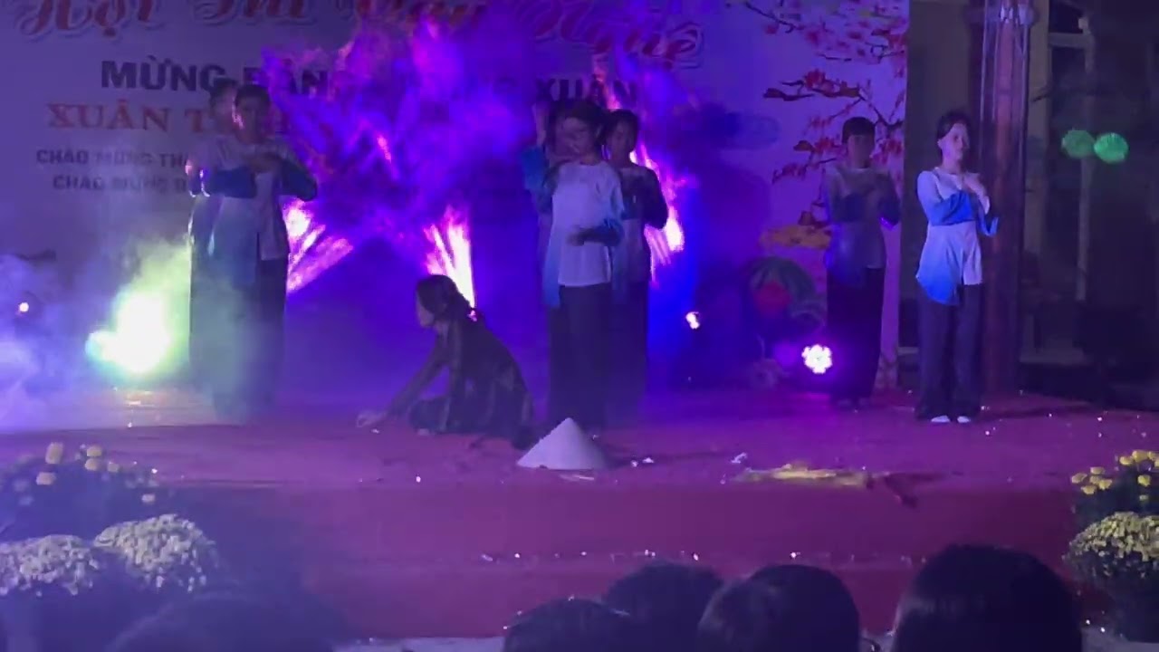 LỚP 8/4 THCS NGUYỄN TRÃI- MỪNG ĐẢNG MỪNG XUÂN
