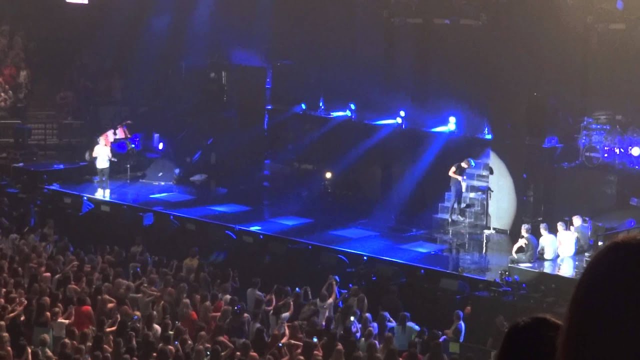 One Direction - Niall's closing remarks & the Candy Thong