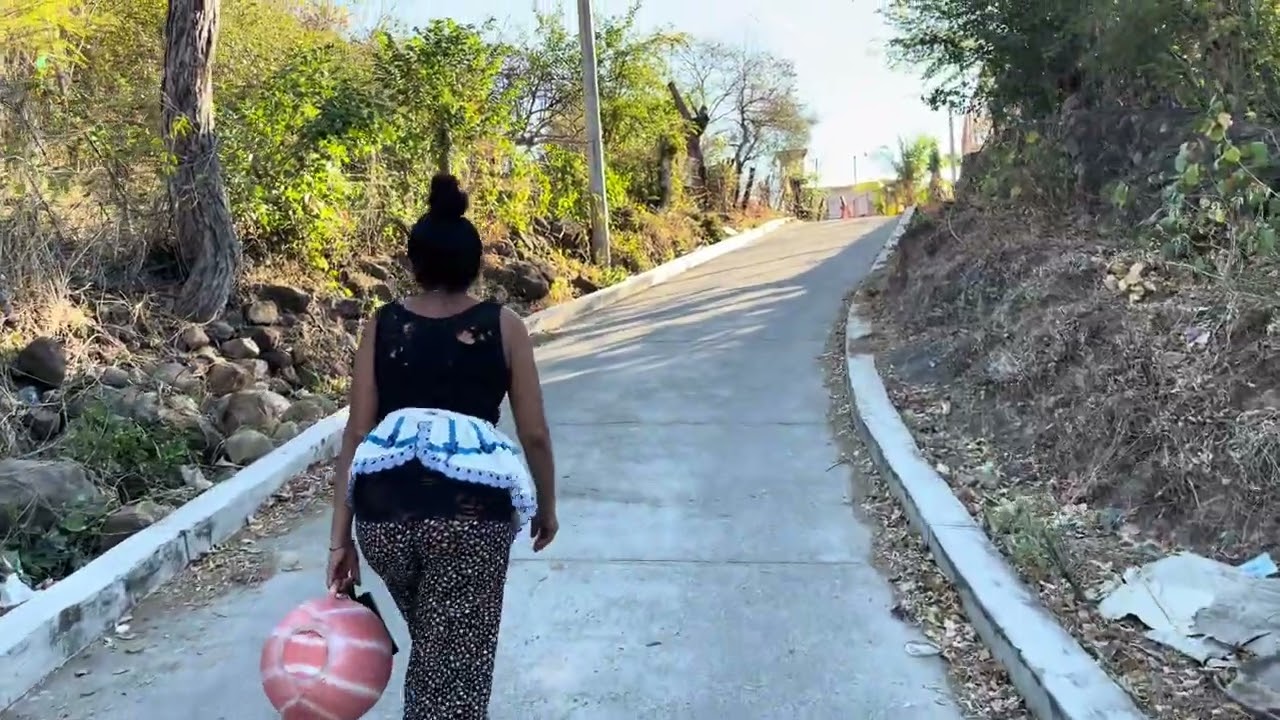 A traer la leche 🥛 📍cantón las pitas 