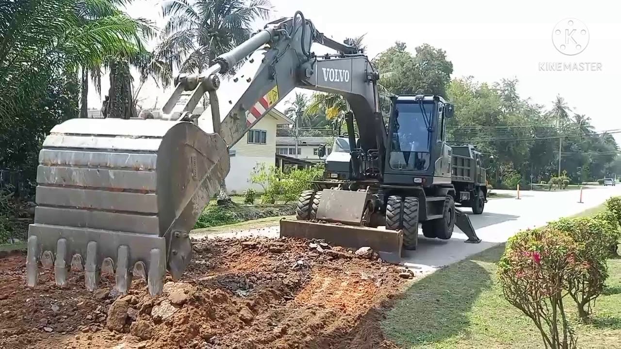 รถขุดล้อยาง VOLVO EW205D ลอกยางมะตอยเก่า คล่องแคล่วว่องไว