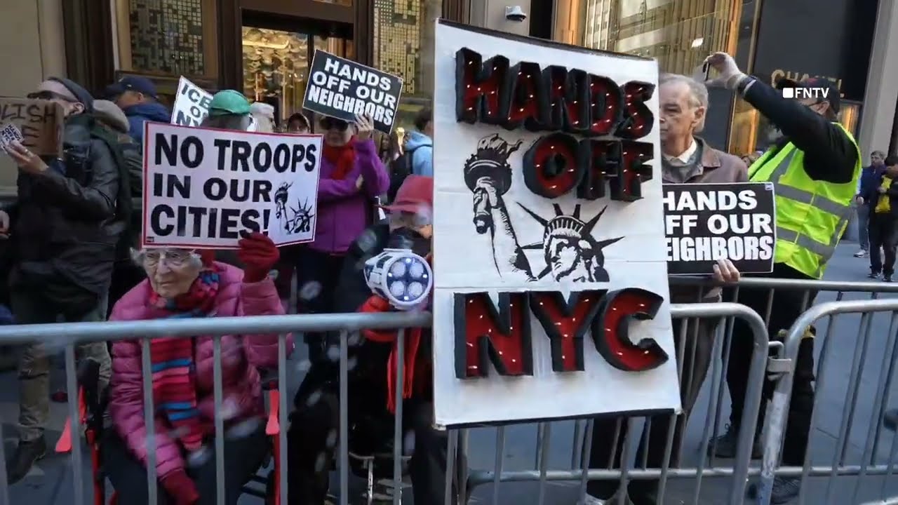 Протест против ICE у башни Трампа в Нью-Йорке