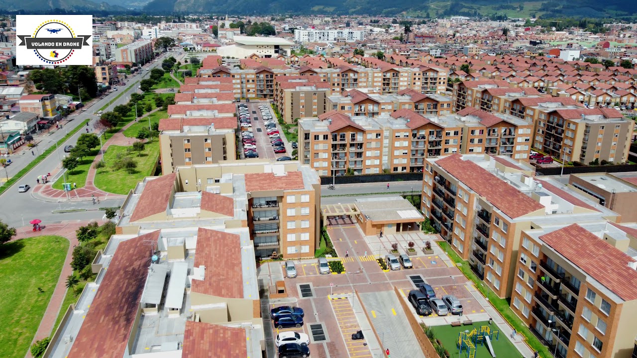 VOLANDO EN DRONE 4K - CAJICA