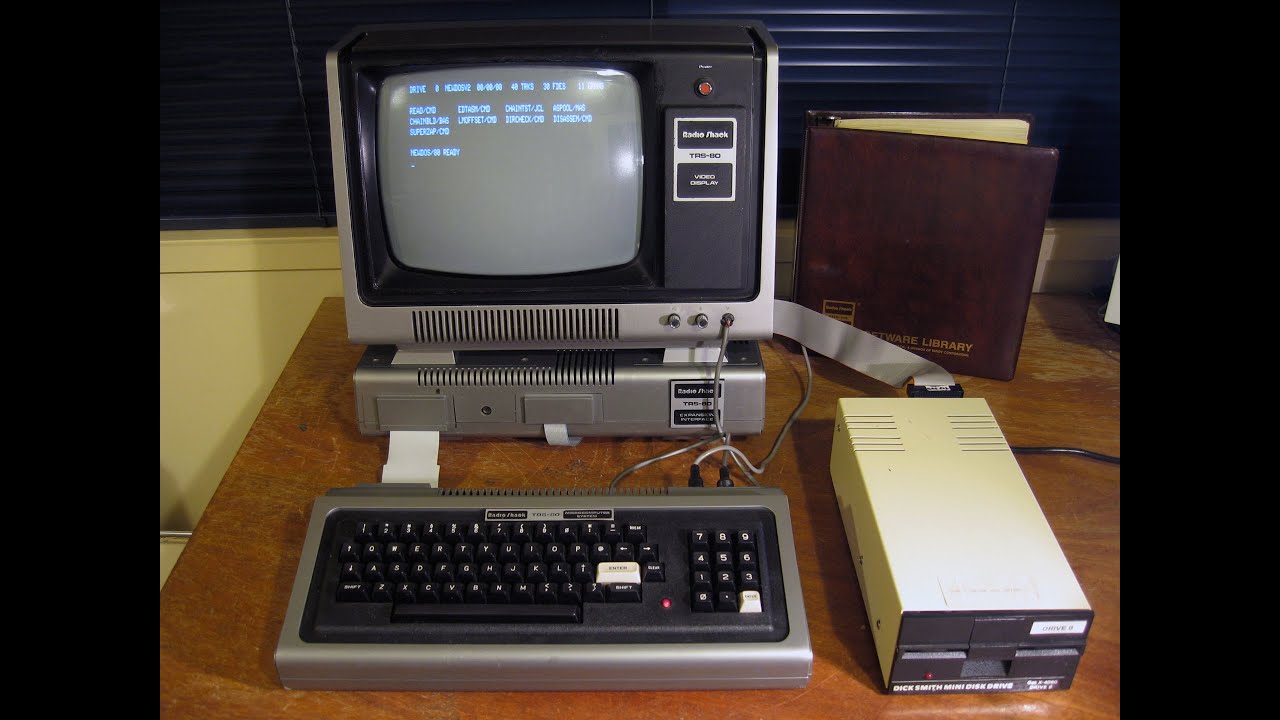 Tandy Radio Shack TRS-80 Model 1 (из коллекции компьютеров Терри Стюарта)