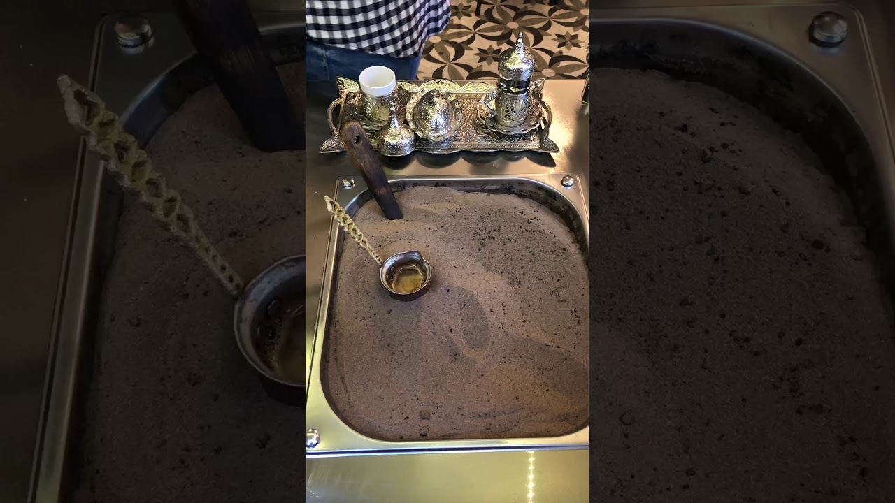 Как готовят кофе на песке в Стамбуле