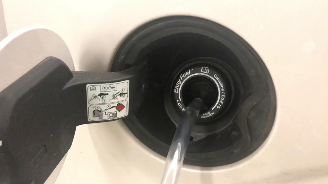 Как снять трубку или шланг с системы Ford Easyfill без крышки