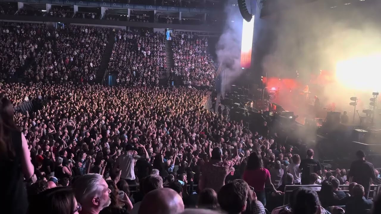 Pulp - The audience / Sunrise (ending) - The 02, London - 13-06-2025