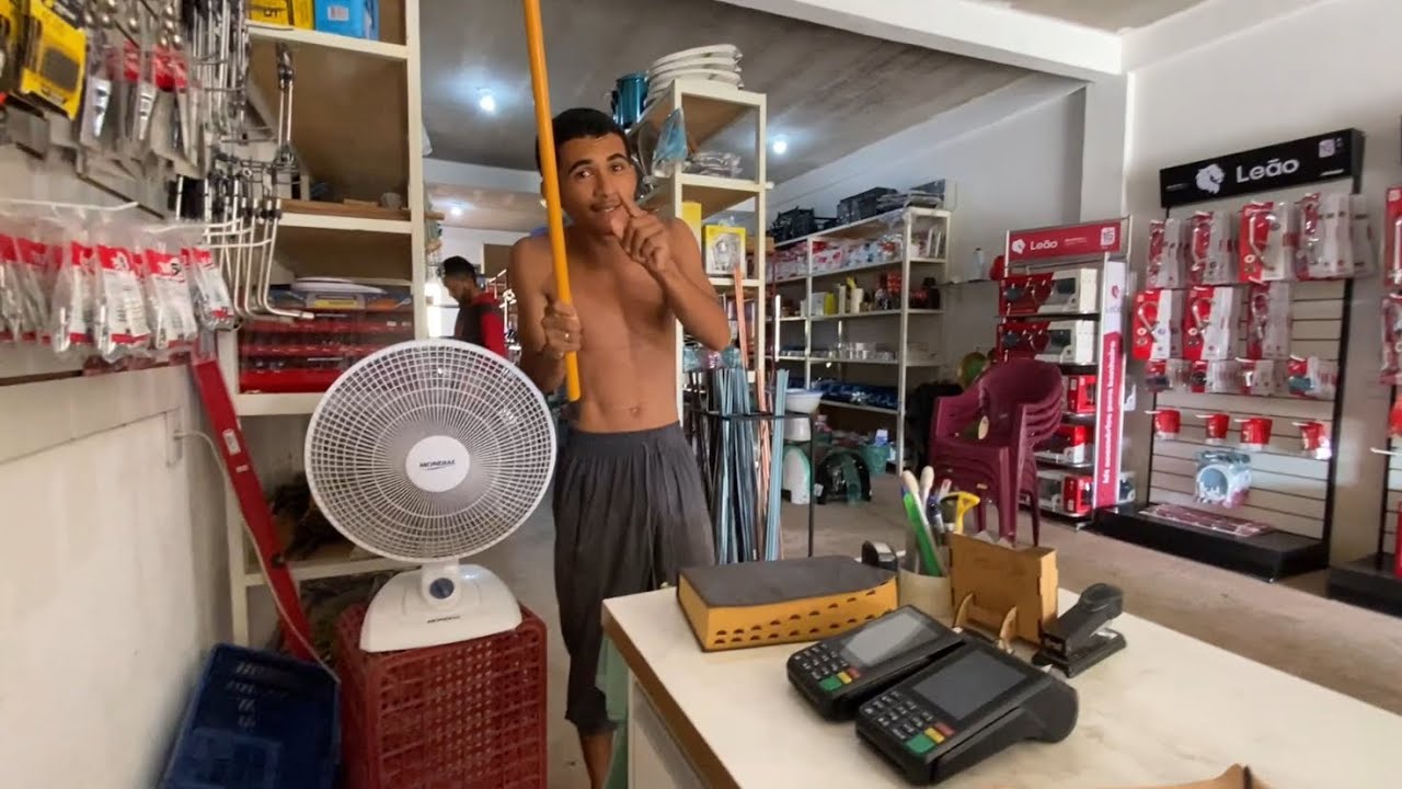 COMPREI A LOJA DO BRUTINHO E BOTEI ELE PRA FORA DA PIOR FORMA
