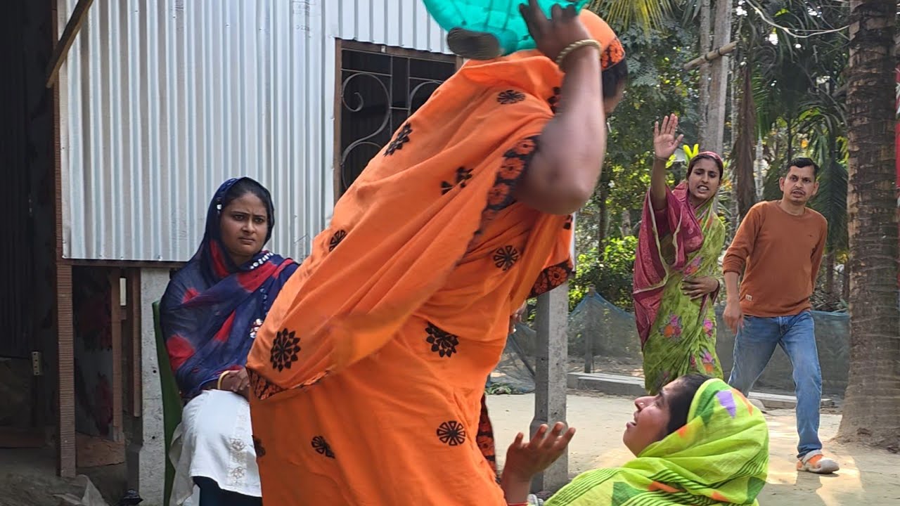 টাকার অভাবে বাড়ির পোলার বউ চোর