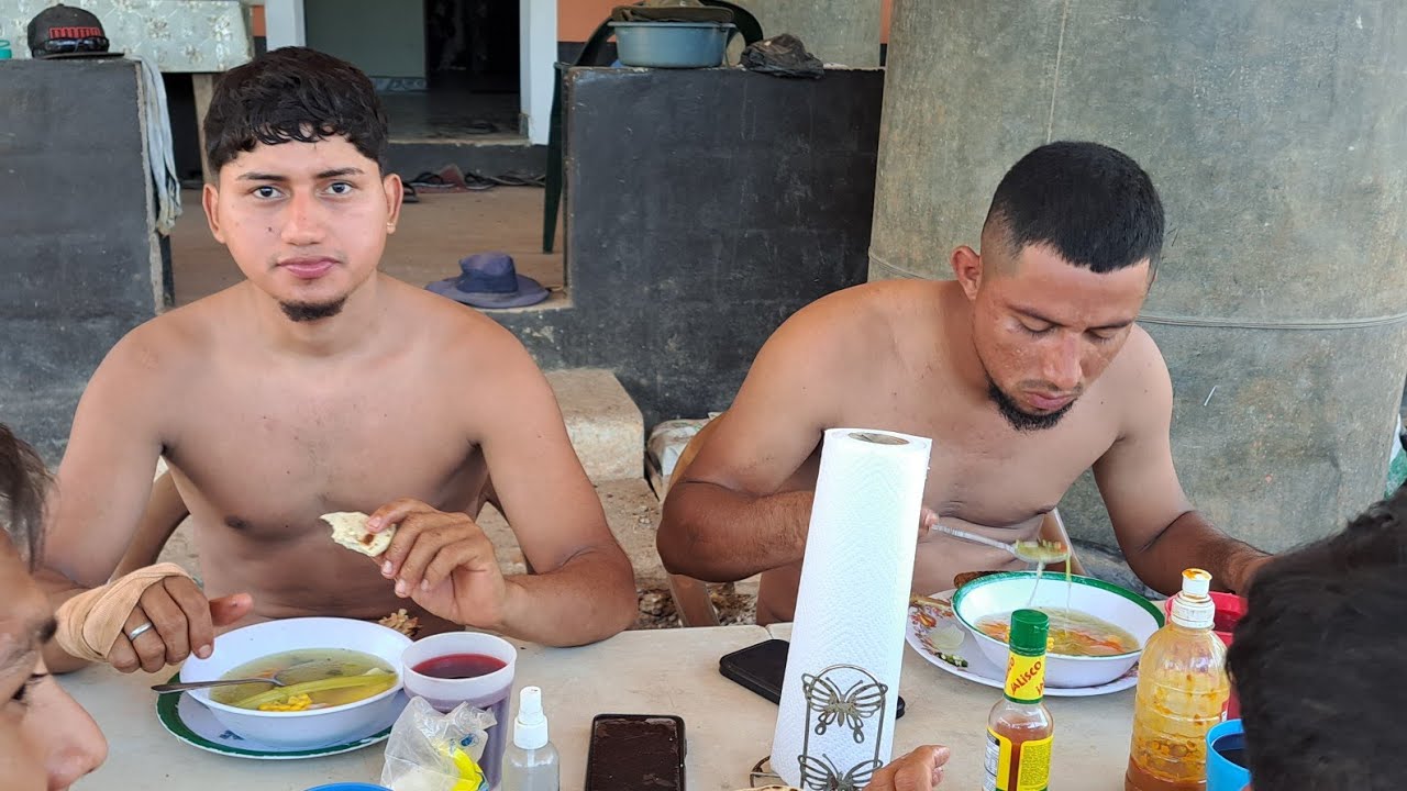 Rico sopon de gallina después de su dar la gota gorda 