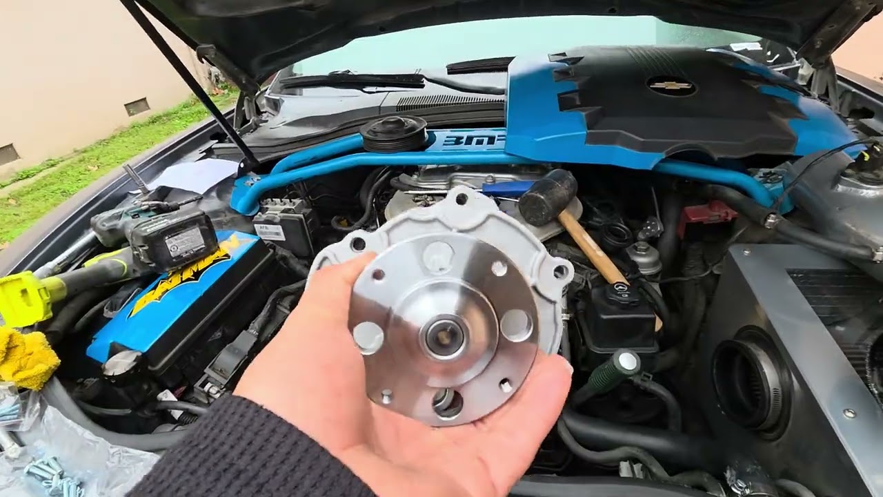 Chevrolet camaro (cambio de bomba de agua) Video tutorial 