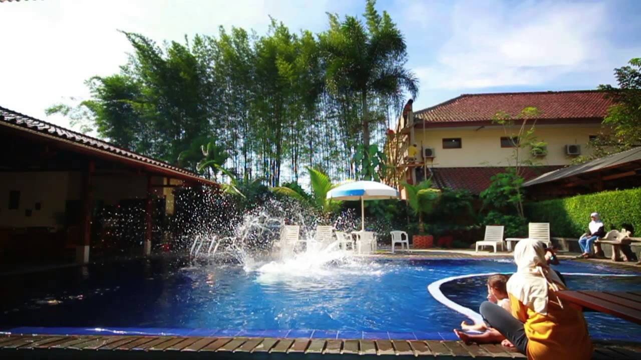 [Super Slomo] Playing Water