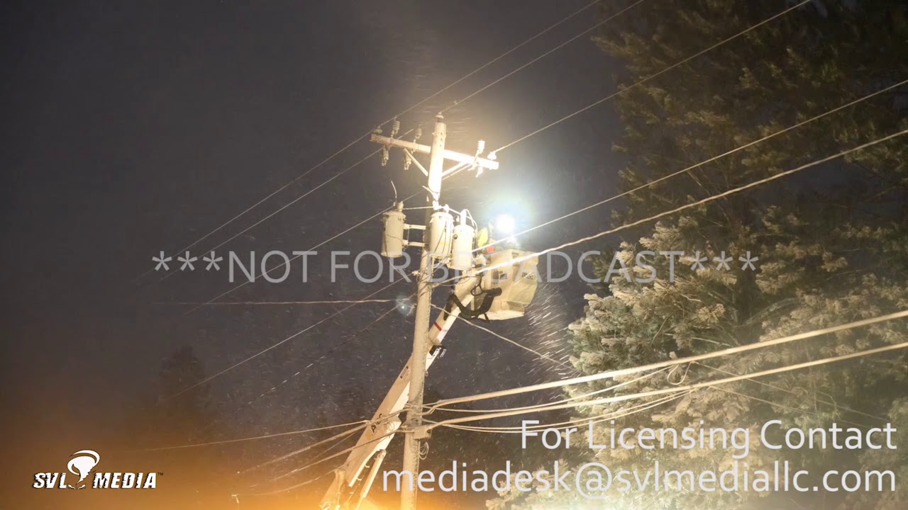 Duluth, MN and Superior, WI Terrible winter conditions, wrecks, utility workers struggle in snow
