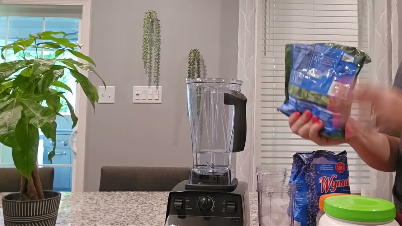 Vitamix 5200 Blender Review. Worth the cost?  Unboxing and testing product.