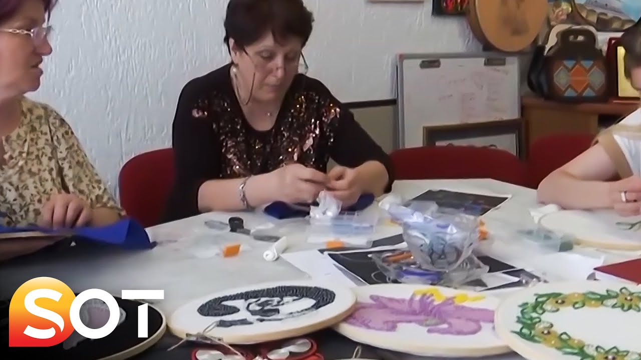 100 gratë që bëhen bashkë për punime me dorë 30 06 2022