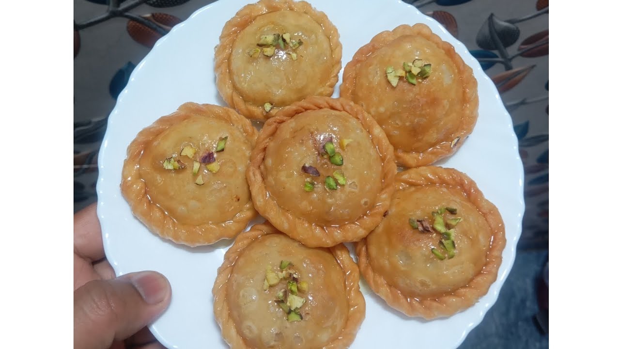 #sweet #newrecipe #holifestival #holispecial #इस होली पर बनाएं एक ही स्टफिंग से दो तरह की गुजिया.  