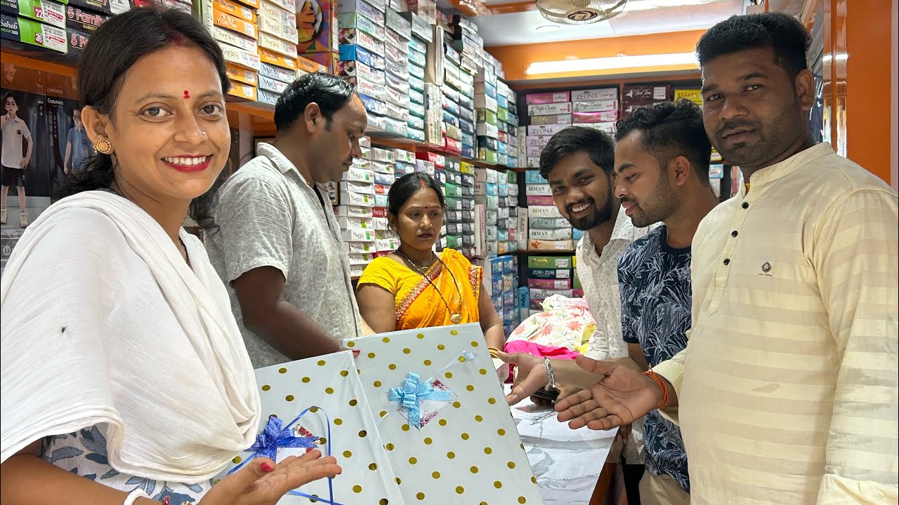 Event ke liye gift shopping kar liye💝||@cuteCouplevlog @vijayriyavlogs4906 @sunitaranjanvlogs4042 