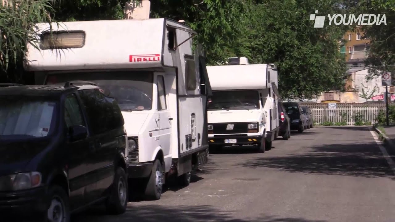 Milano, al Parco Lambro i cittadini chiedono aiuto ai rom per cacciare i peruviani