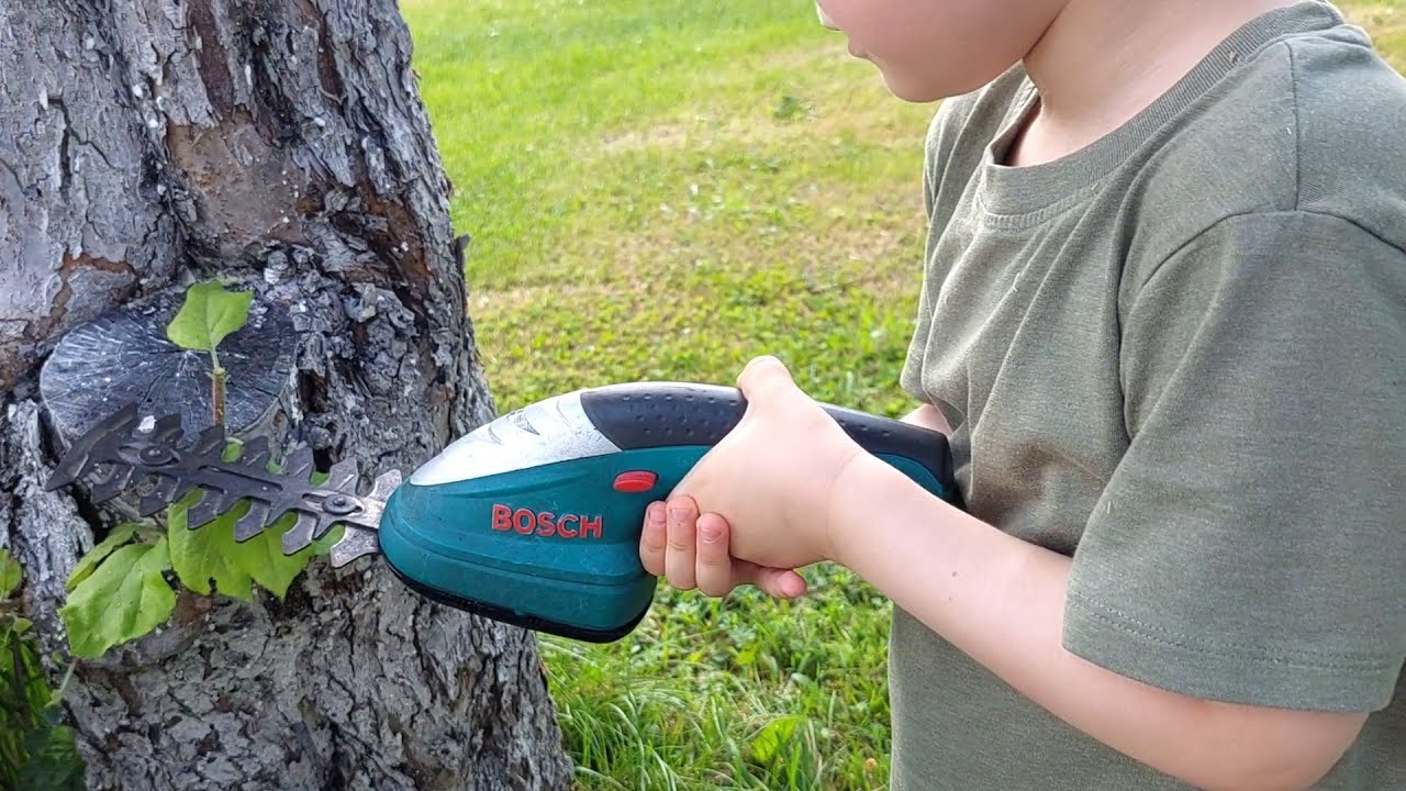 Bosch ISIO Cordless Shear In Action