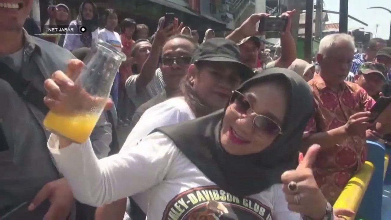 PEMKOT BANDUNG RUBAH SUNGAI MENJADI KAFE