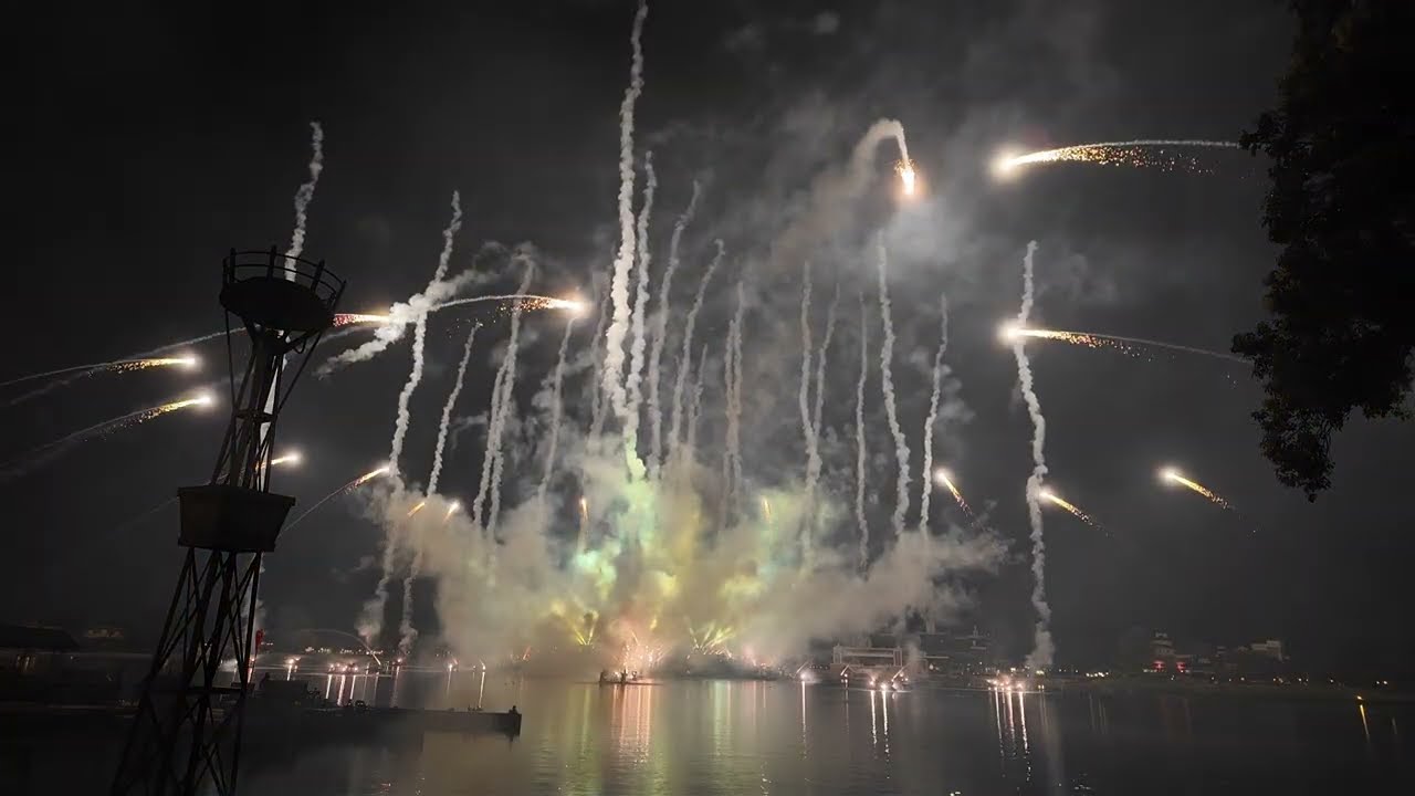 EPCOT - Luminous The Symphony of Us - Show - World Showcase - Fireworks - Walt Disney World, Florida