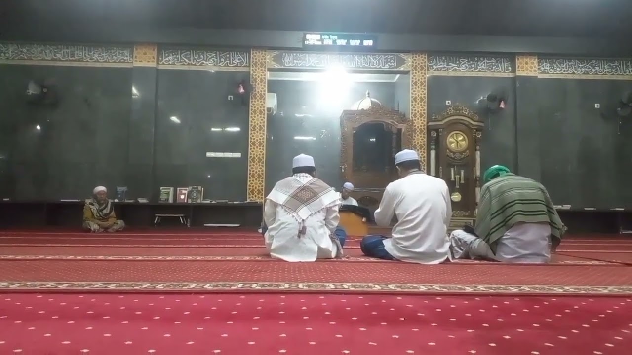 Kuliah subuh ramadhan bersama  usrad syarifudin masjid al isro teluk bayur