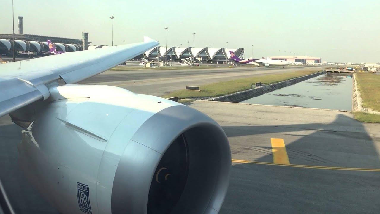 Thai Airways (Boeing 787-8) Take Off In Bangkok