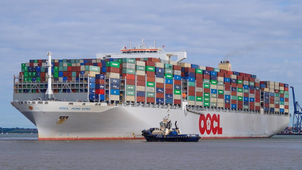 Shipspotting: Ultra large OOCL HONG KONG arrives at the port of felixstowe 29/7/20