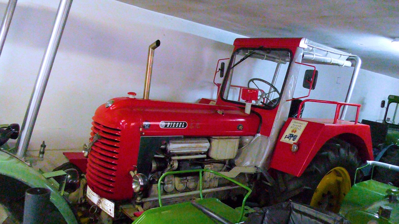 Traktormuseum & Ren(n)t a Traktor - Querformat