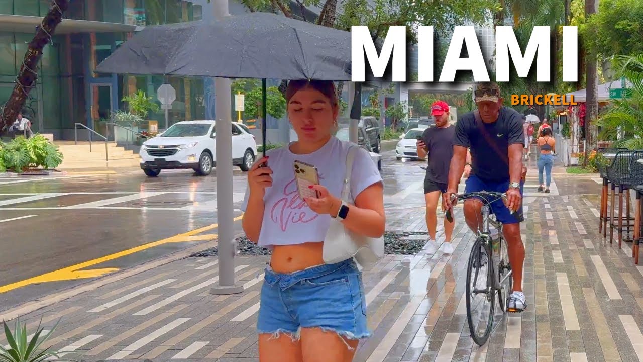 Walking in Miami Rain: Exploring Brickell in a rainstorm