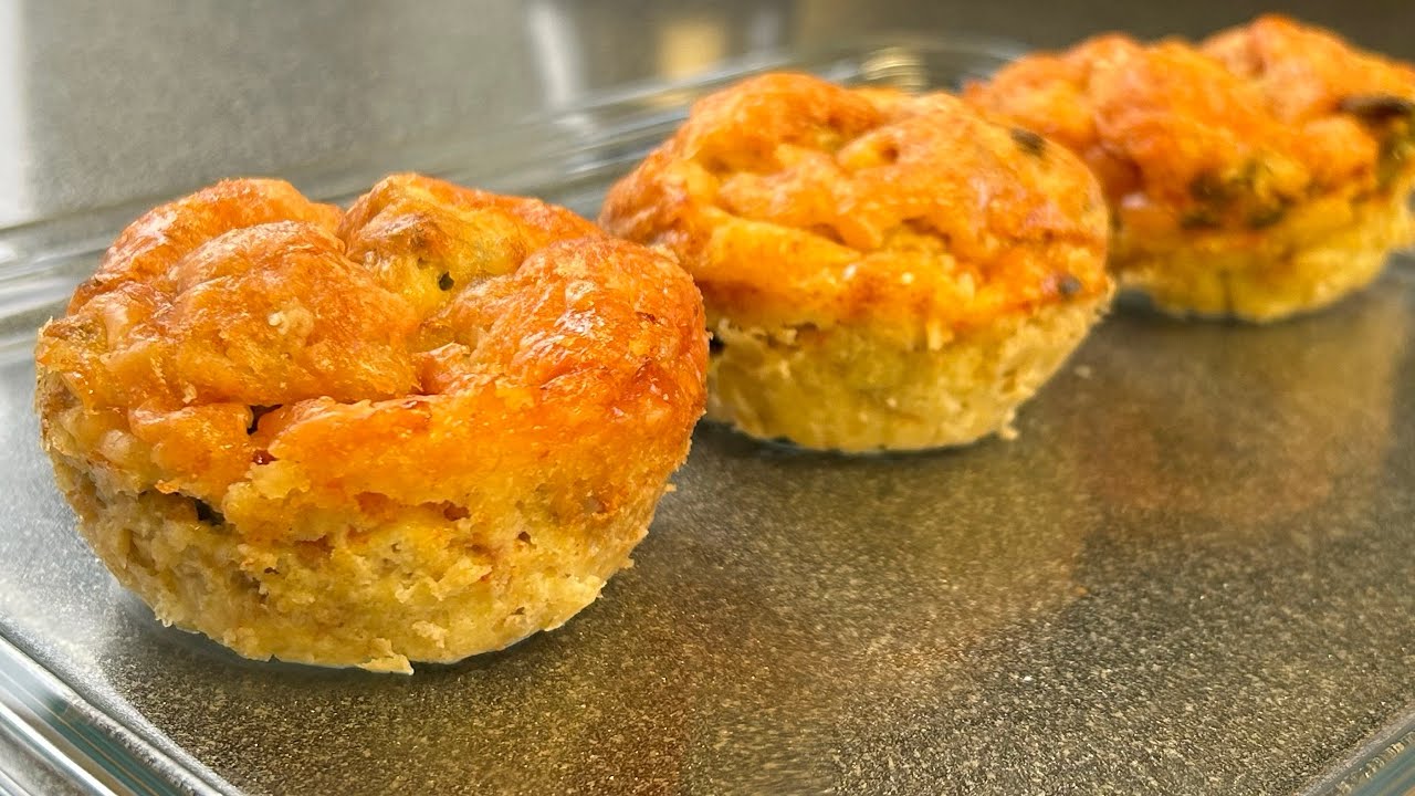 Simple Omelette Egg Muffin Recipe | Easy Lunch Snack Idea | Onion Pepper and Chicken