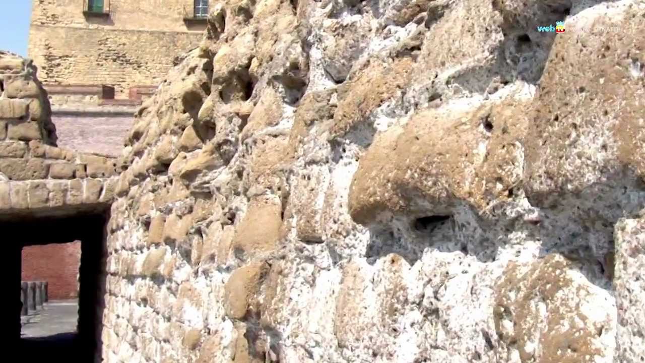 Napoli - Lo splendore leggendario di Castel dell'Ovo